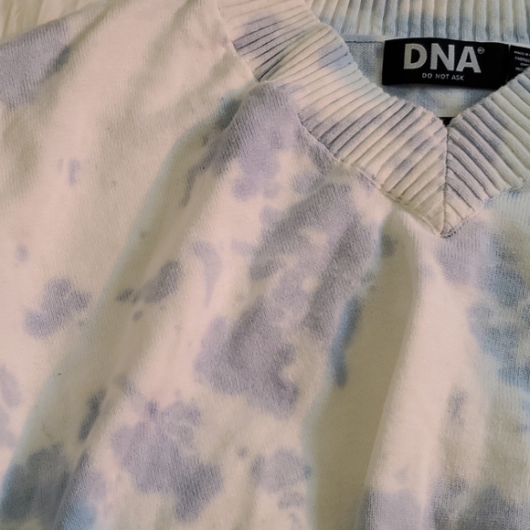 Tie-dyed V Neck sweater - Picture 2 of 4